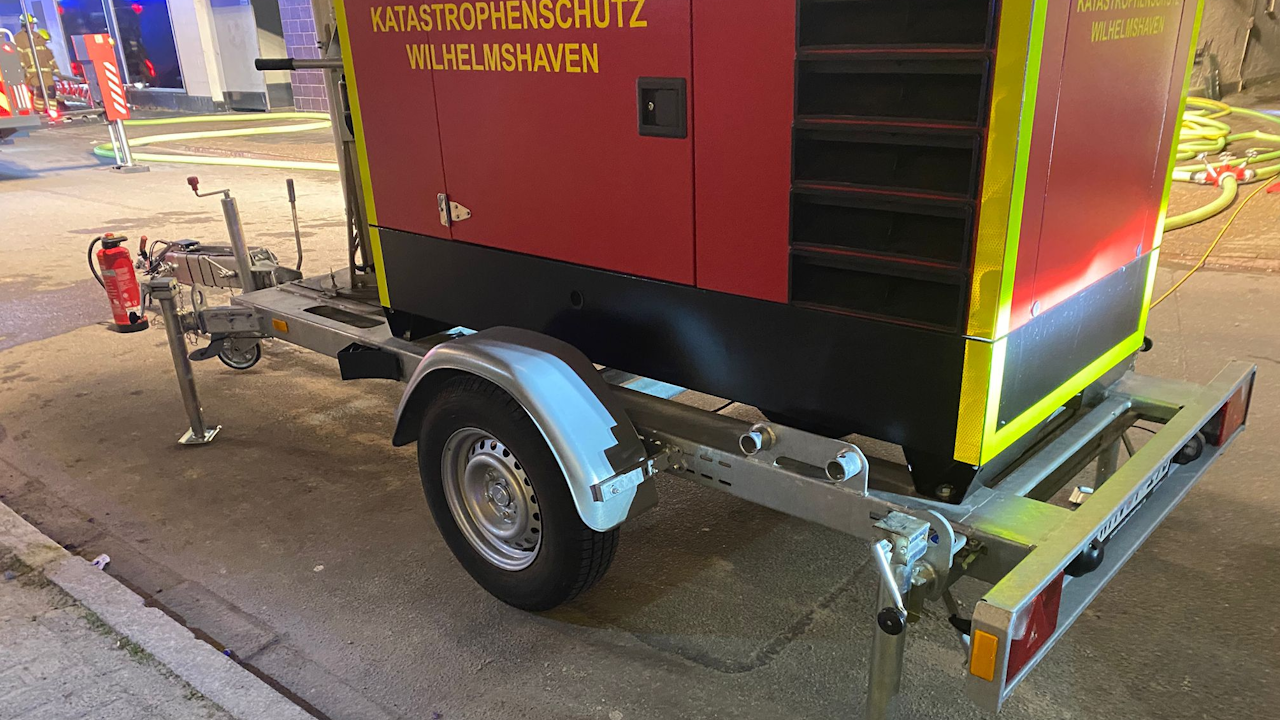 FwA-Licht – Detailansicht Lichtmast und Aggregat